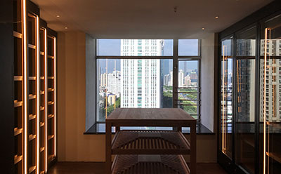 歎為觀止-鋼木搭配高端（duān）定製恒溫（wēn）酒櫃