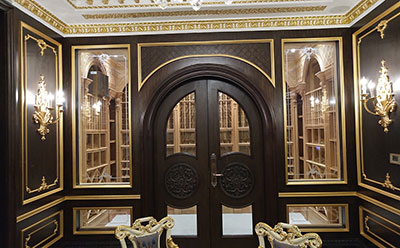 高雅黑高光外（wài）框,紅橡木原木家裝酒櫃裝修（xiū）效果圖